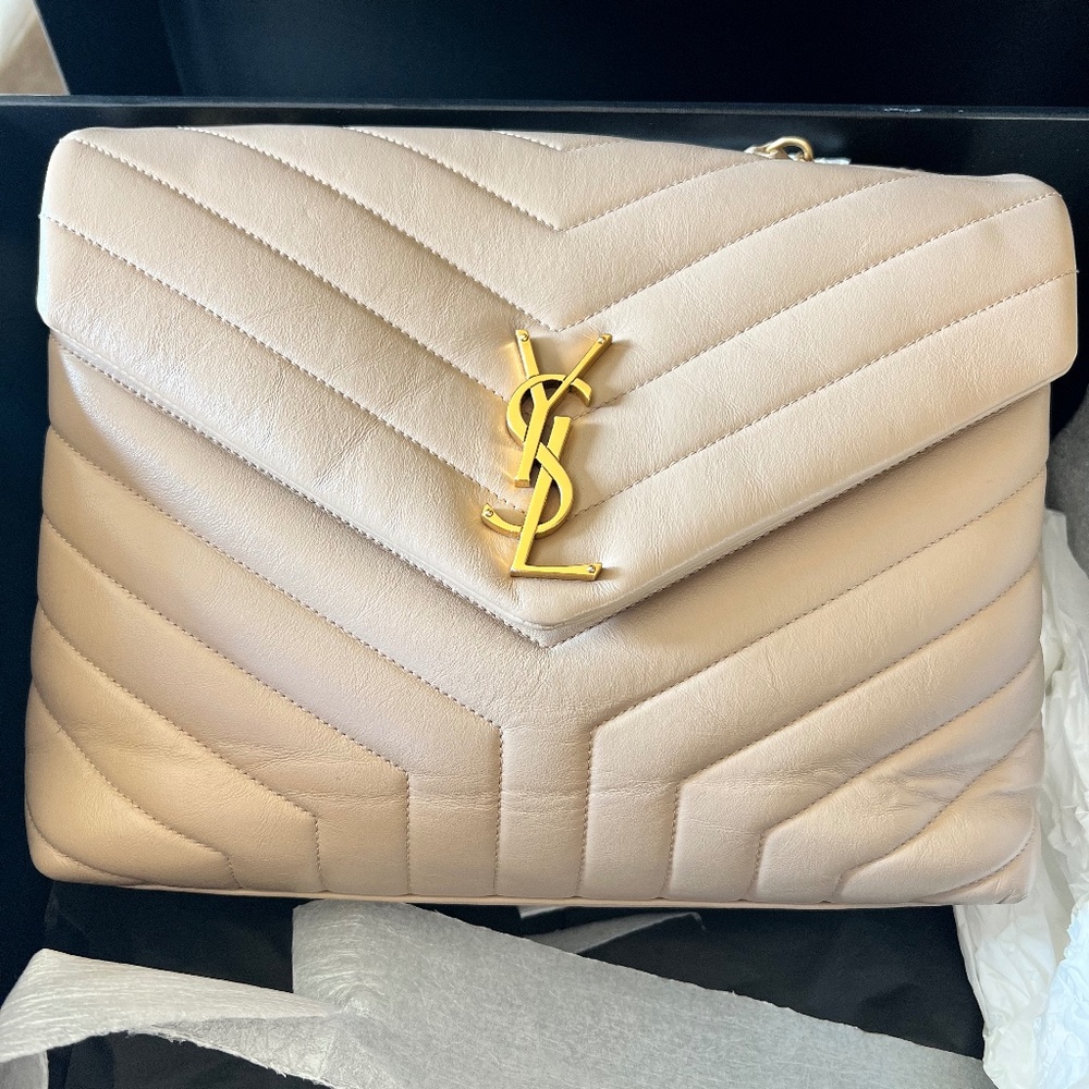 Loulou Shoulder Bag - Matelasse Chevron Leather - Medium - Neutra